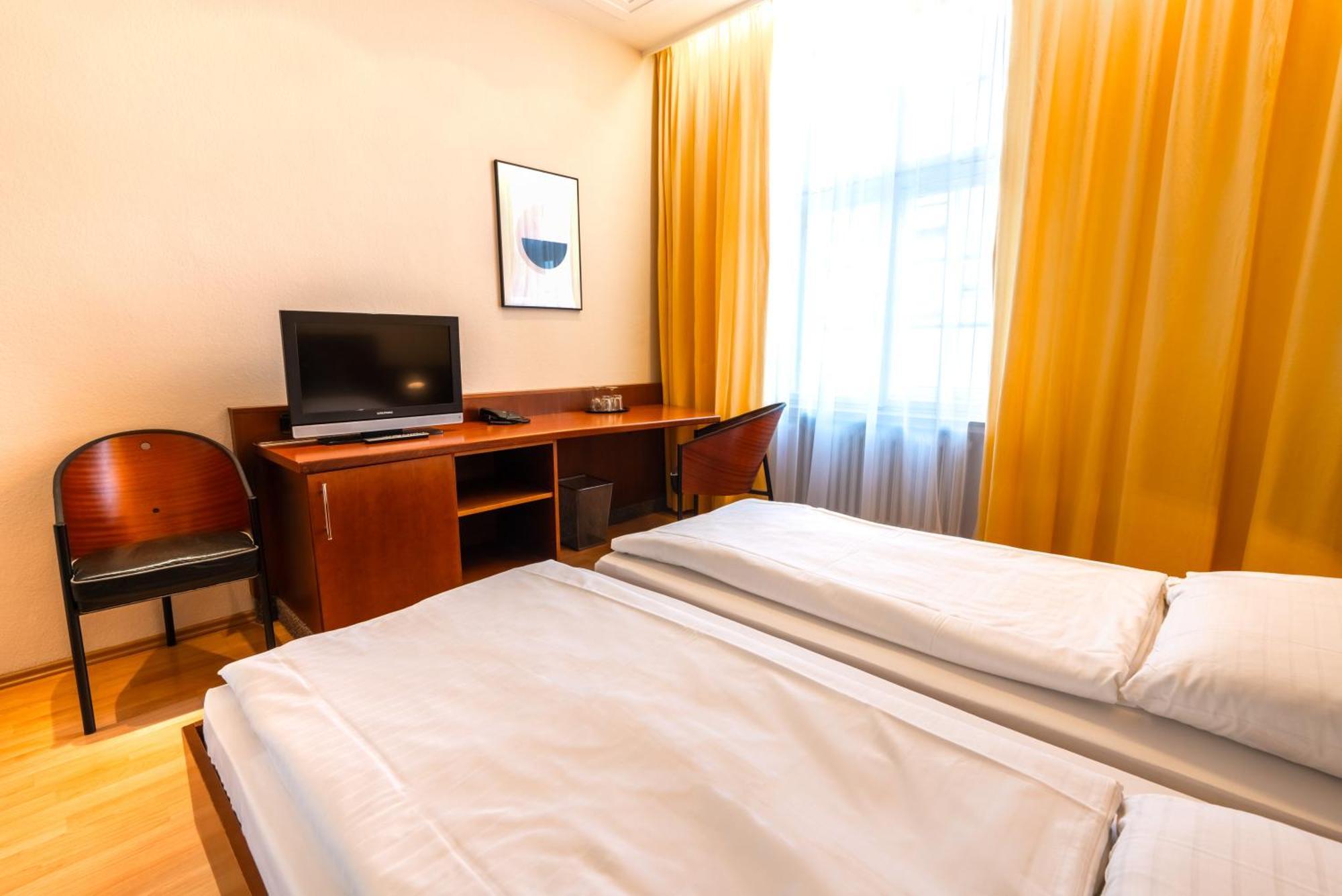 Hotel Carlton Мюнхен Экстерьер фото